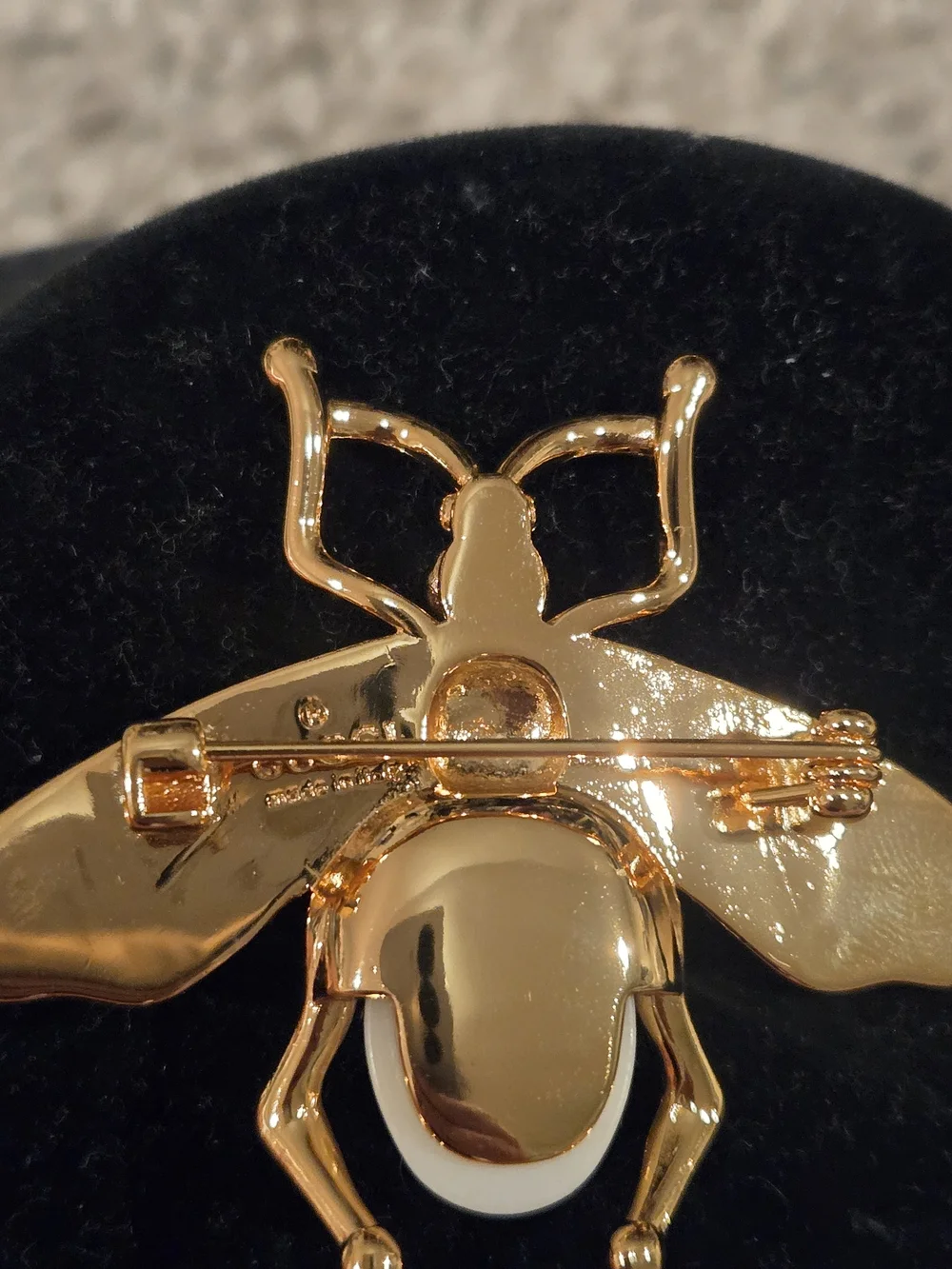 18kgp Gucci Gold Bee Brooch with Pearl Accent - Women's Jewelry